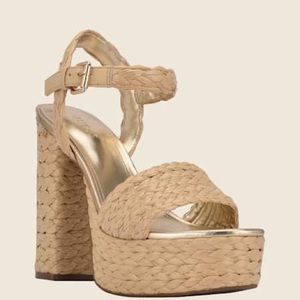 GUESS Women's Gabela Heeled Sandal (7)